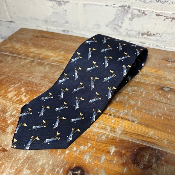 J.S Blank & Co. All Silk Golf Classic Neck Tie Navy Golf Bag Flag Pattern - Picture 1 of 5